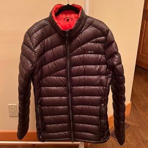 Men’s Yeti ultra light weight down jacket men’s Large used excellent condition